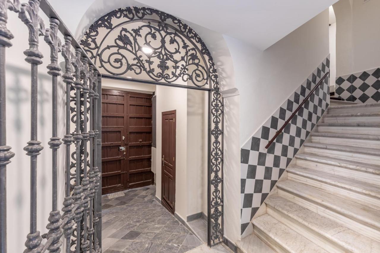 Apartamentos Libere Malaga La Merced Luaran gambar