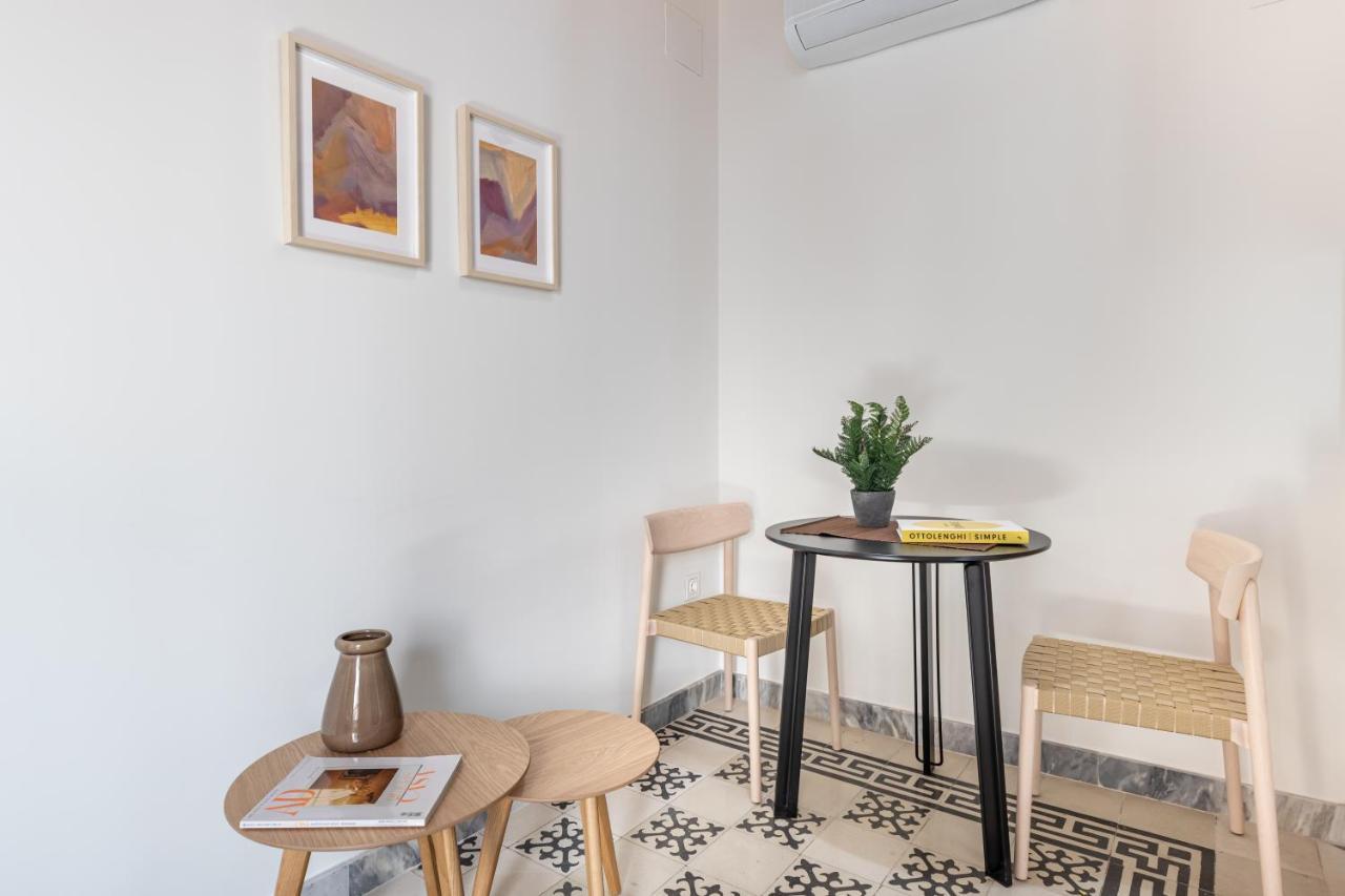 Apartamentos Libere Malaga La Merced Luaran gambar